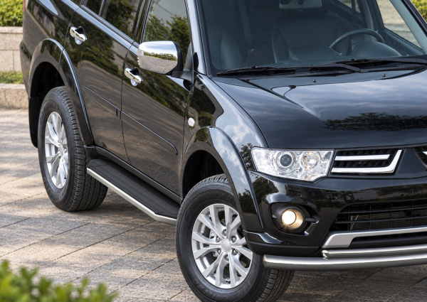 Фото изделия: Порог-площадка Premium A173ALP + комплект крепежа Rival Mitsubishi Pajero Sport 2008-2013-2016 A173ALP.4003.1 — изображение 1