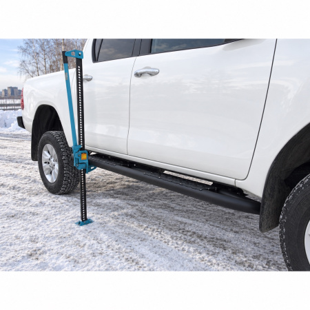 Фото изделия: Силовая защита штатных порогов без крепежа Rival Toyota Hilux Revo 2015- 2D.5703.1.1 — изображение 2