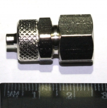 Фитинг прямой с внутренней резьбой G1/8 с накидными гайками 6/4 Camozzi  8209