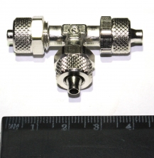 Фитинг - тройник с накидными гайками 6/4 Camozzi  8325