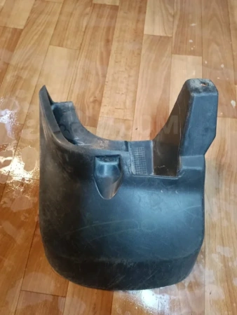 Брызговик Mitsubishi L200 05-15 перед левый БУ-DROM-136034028