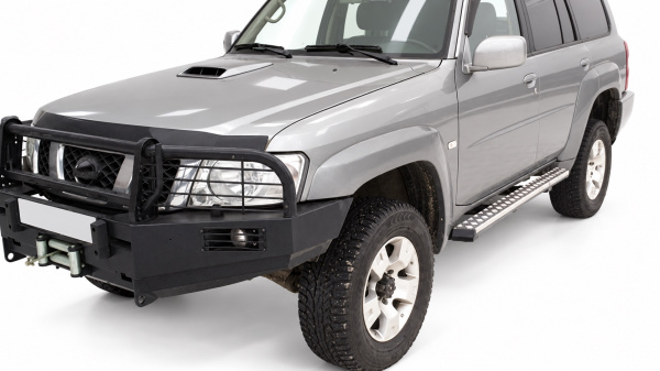 Установка на автомобиле: Пороги силовые OJ Nissan Patrol Y61 2004- 5d 05.310.01