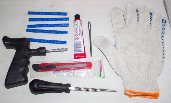 Набор для ремонта бескамерных покрышек 215-1