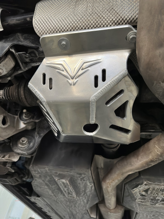 Защита Falcon заднего редуктора для Land Rover Defender 2021+ (бензин 3.0T) 8 мм 8119942184C