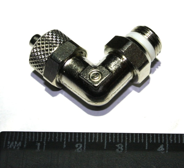 Фитинг угловой поворотный с накидной гайкой 6/4, наружной резьбой G1/8 Camozzi  8740