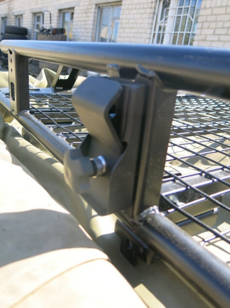 Крепление лопаты на экспедиционный багажник RIVAL UAZ Patriot  D.6312.1