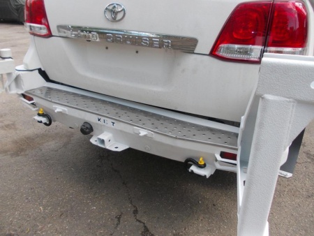 Накладка на задний силовой бампер KDT Toyota Land Cruiser 200   040220