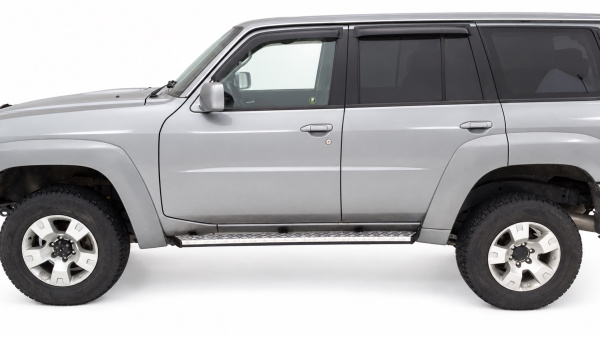 Установка на автомобиле: Пороги силовые OJ Nissan Patrol Y61 2004- 5d 05.310.01
