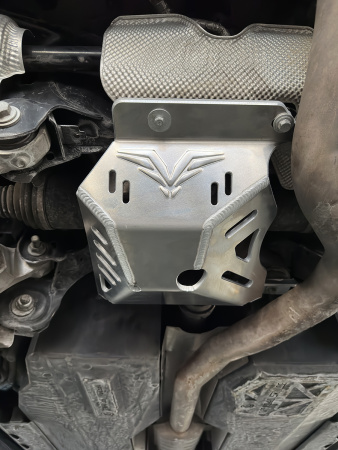 Защита Falcon заднего редуктора для Land Rover Defender 2021+ (бензин 3.0T) 8 мм 8119942184C