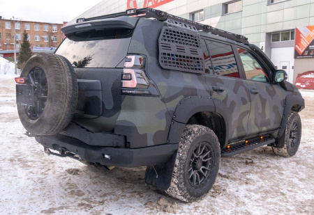 Пороги силовые Toyota Land Cruiser Prado 150 2017-2024 (ЕВРО 6 с МОЧЕВИНОЙ) цельная ступень STC-TLCP150/17-S-C1