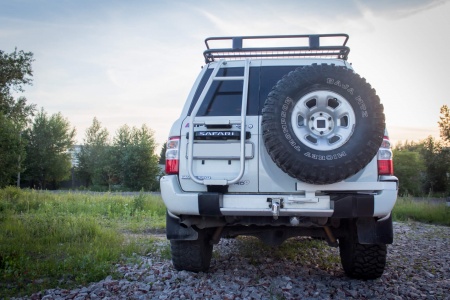 Калитка в штатный бампер Nissan Patrol Y61