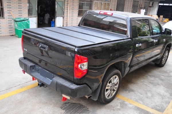 Жесткая четырехсекционная крышка Toyota Hilux VIII Revo 1733153