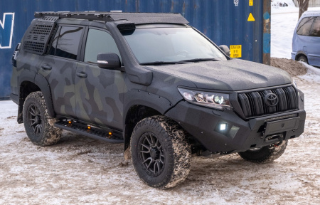 Пороги силовые Toyota Land Cruiser Prado 150 2017-2024 (ЕВРО 6 с МОЧЕВИНОЙ) цельная ступень STC-TLCP150/17-S-C1