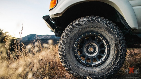 Шины BFGoodrich LT305/55R20 121/118Q MUD TERRAIN KM3  878673