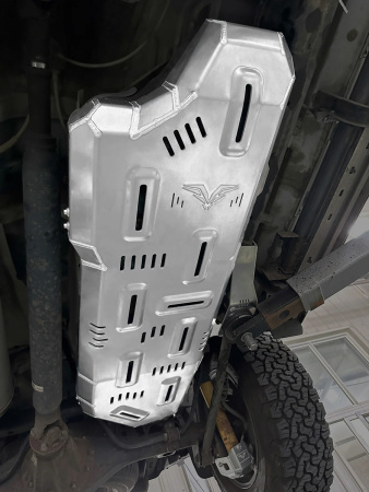 Защита Falcon топливного бака для Toyota Land Cruiser 150 4-го поколения (бензин, TX/VX), алюминий, 5 мм 8119381552