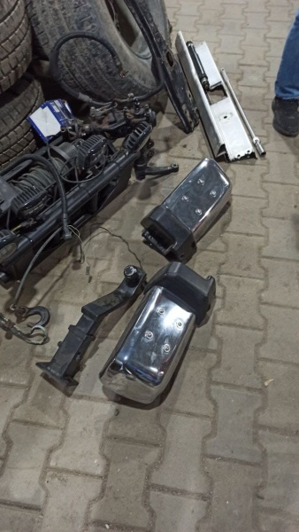 Клыки задние (хром) пара Nissan Safari Y60 KZNS