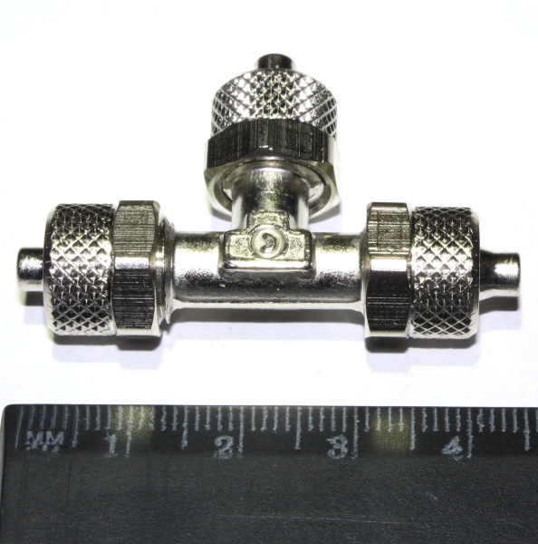 Фитинг - тройник с накидными гайками 6/4 Camozzi  8325