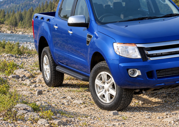 Фото изделия: Порог Premium-Black Rival Volkswagen Amarok/Toyota Hilux/Ssang Yong Actyon Sport/Nissan Pathfinder/Nissan Navara/Mitsubishi L200/Ford Ranger A193ALB — изображение 1