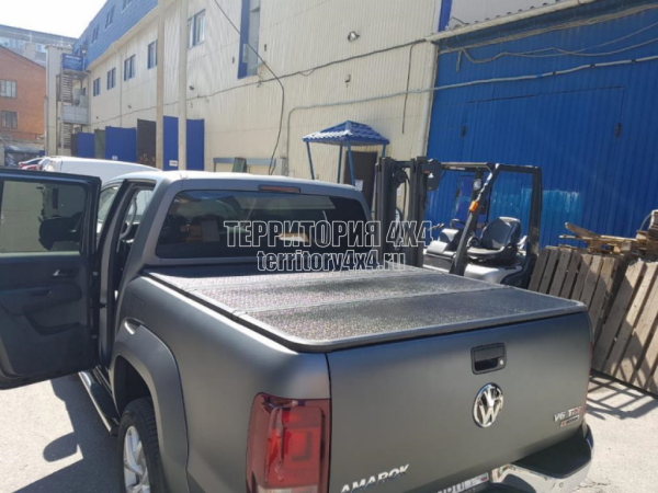 Крышка алюминиевая трехсекционная Winbo на Volkswagen Amarok (2010-) PW02431401