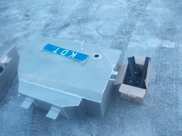 Бак топливный дополнительный (без установочного комплекта) KDT Toyota Land Cruiser 200    0425