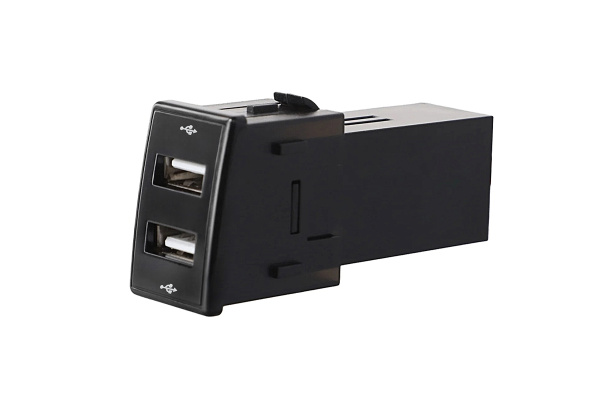 Розетка USB 3,1A для isuzu 40x22 RIF22-4-1013200-ISUZU