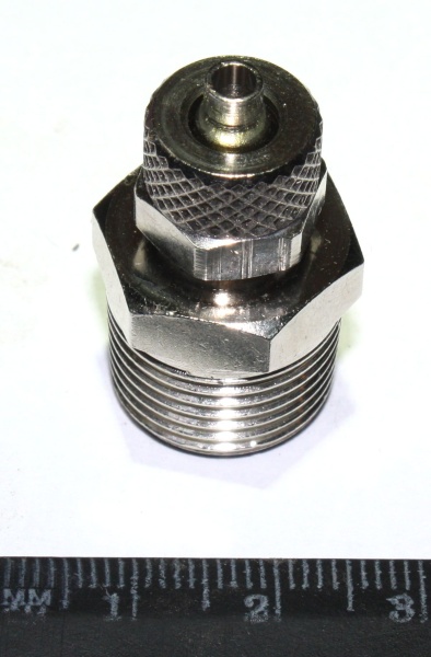 Фитинг прямой с наружной резьбой G3/8 и накидной гайкой 6/4 Camozzi  8752