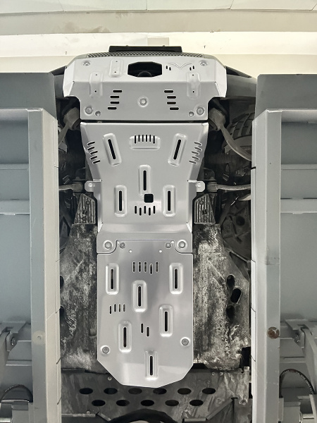 Защита Falcon радиатора, картера, РК, КПП для Land Rover Defender 2021+ (бензин 3.0T) 8119549484A