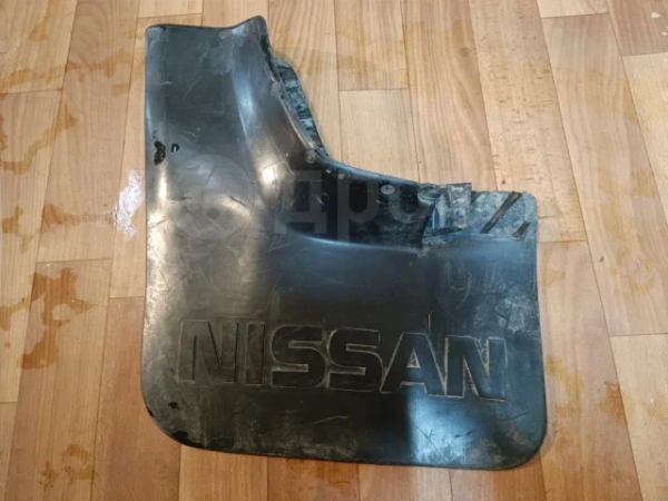 Брызговики Nissan patrol y60 перед левый в Екатеринбурге БУ-DROM-136054855