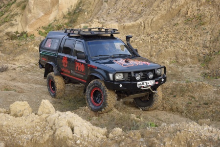 Бампер передний с доп. фарами и защитной дугой РИФ Toyota Hilux 1983-1997  RIF106-10350
