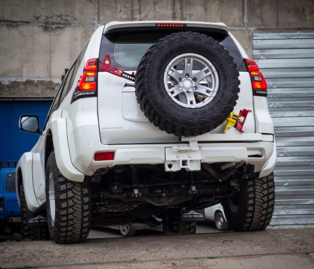Калитка в штатный бампер Toyota Land Cruiser Prado 150 с квадратом под фаркоп STC-TLCP150-G