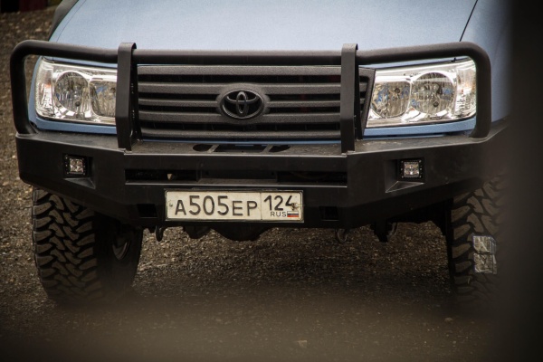Бампер силовой передний Toyota Land Cruiser 105 с защитой фар STC-TLC105-BF-C2