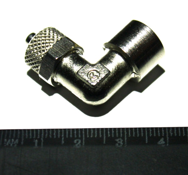 Фитинг угловой с внутренней резьбой G1/8 с накидными гайками 6/4 Camozzi  8208