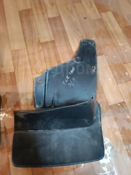 Брызговики Toyota Land Cruiser 100 задний правый БУ-DROM-136034036