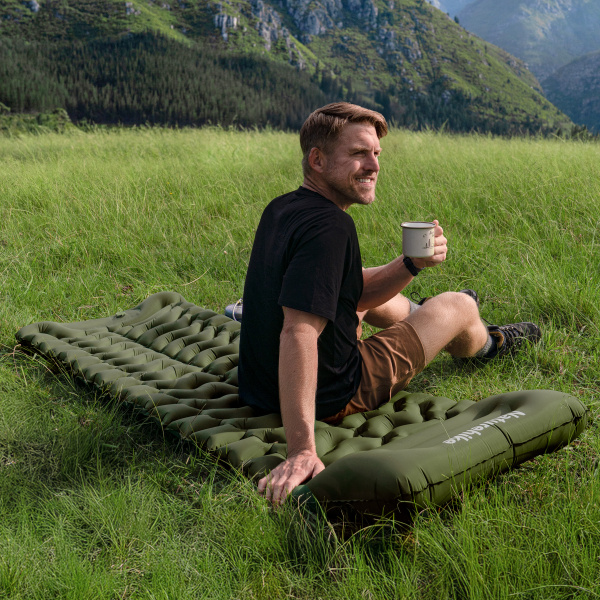 Коврик надувной Naturehike FC01 200х60х9,5 см, с подушкой, с насосом, зеленый CNK2550WS019-95FPGRSP