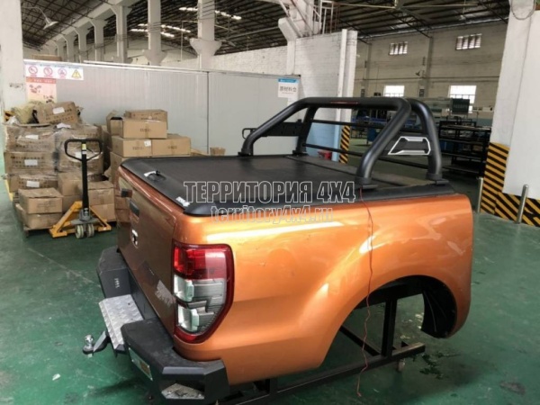Крышка рольставни с черной дугой ROLLER LID на Toyota Hilux Revo (2015-2019) -394383 Крышка рольставни с черной дугой ROLLER LID на Toyota Hilux Revo (2015-2019) -394383