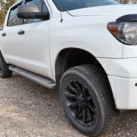 Toyota Tundra с подвеской Ironman — вид сзади