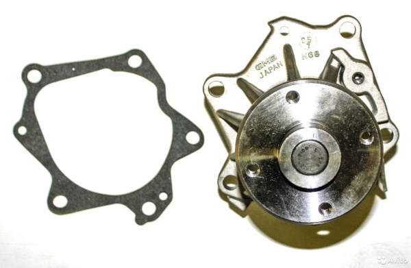 Насос водяной (помпа) на Ниссан GWN58A