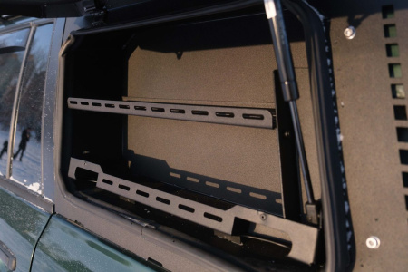 Ящик — органайзер левый Nissan Patrol Y61 1997-2004 STC-NPA/97-BOXL