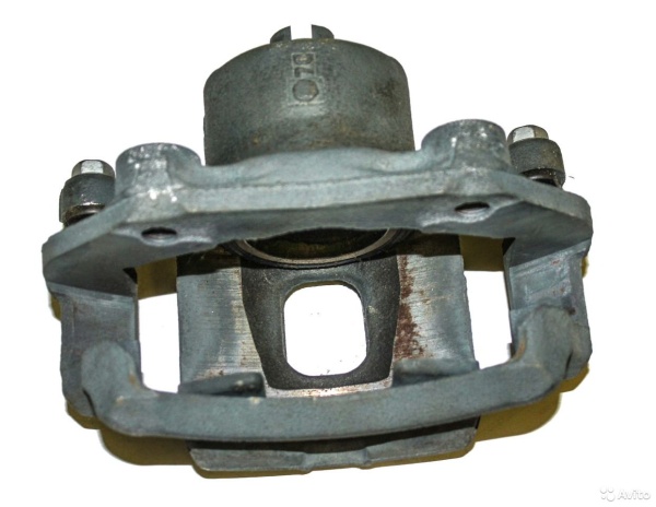 Суппорт тормозной передний левый Nissan STPLN