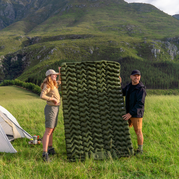 Коврик надувной Naturehike FC01 200х125х6,5 см, двойной, с насосом, зеленый CNK2550WS019-65DFPAGR