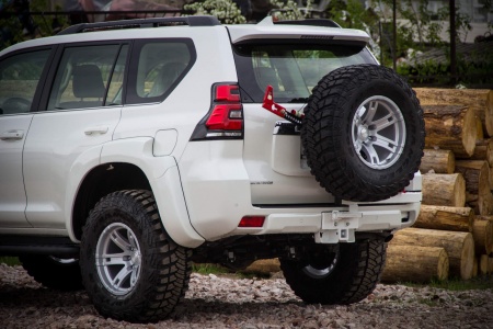 Калитка в штатный бампер Toyota Land Cruiser Prado 150 с квадратом под фаркоп STC-TLCP150-G