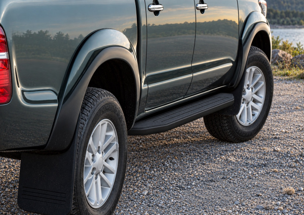 Фото изделия: Порог-площадка Premium-Black A193ALB + комплект крепежа Rival Toyota Hilux A193ALB.5703.1 — изображение 1