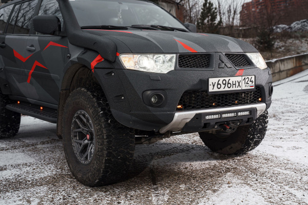 Мини силовик Mitsubishi Pajero Sport 2008-2015 / L200 2006-2015 + доп. дальний свет (бодилифт 40мм) STC-ML200/06-B40-BW-Led