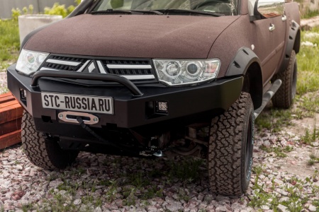 Бампер силовой передний Mitsubishi Pajero Sport 2013-2015/L200 2013-2015 c защитной дугой STC-MPS2/13-BFR-C1