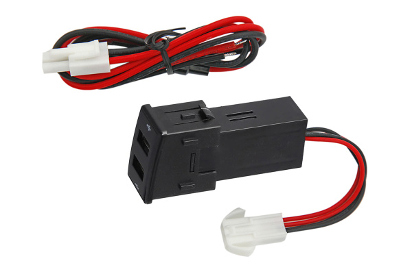 Розетка USB 3,1A для isuzu 40x22 RIF22-4-1013200-ISUZU