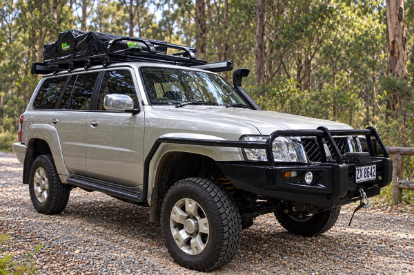 Оборудование Ironman на автомобиле: Ironman пороги с защитой крыльев для Toyota Hilux 2005-2014 SSR001