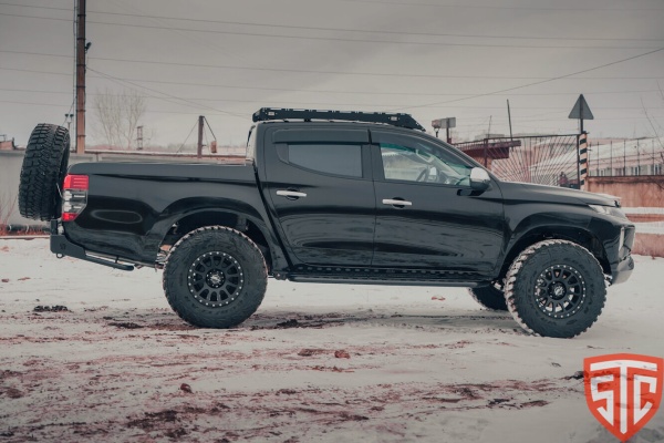 Бампер силовой задний Mitsubishi L200 2019+ c квадрат под фаркоп, калитка и и противотуманками STC-ML200/19-BR-L2-C1