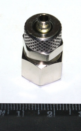 Фитинг прямой с внутренней резьбой G1/8 с накидными гайками 6/4 Camozzi  8209